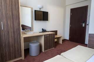 Отель Hotel Central Русе Двухместный номер эконом-класса с 2 отдельными кроватями-3
