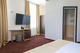Отель Hotel Central Русе Двухместный номер Делюкс с 2 отдельными кроватями-4