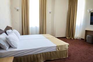Отель Hotel Central Русе Двухместный номер Делюкс с 2 отдельными кроватями-5